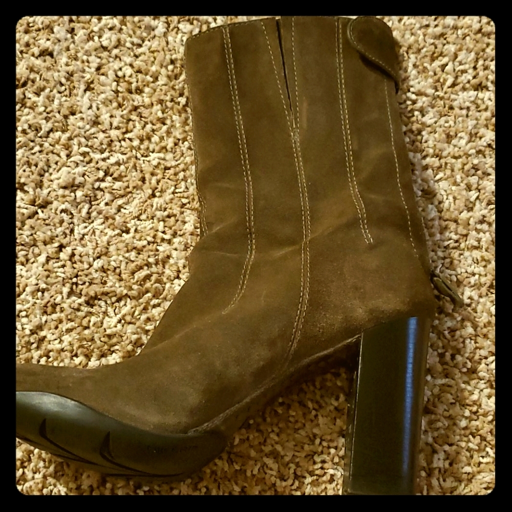 Green, suede boots